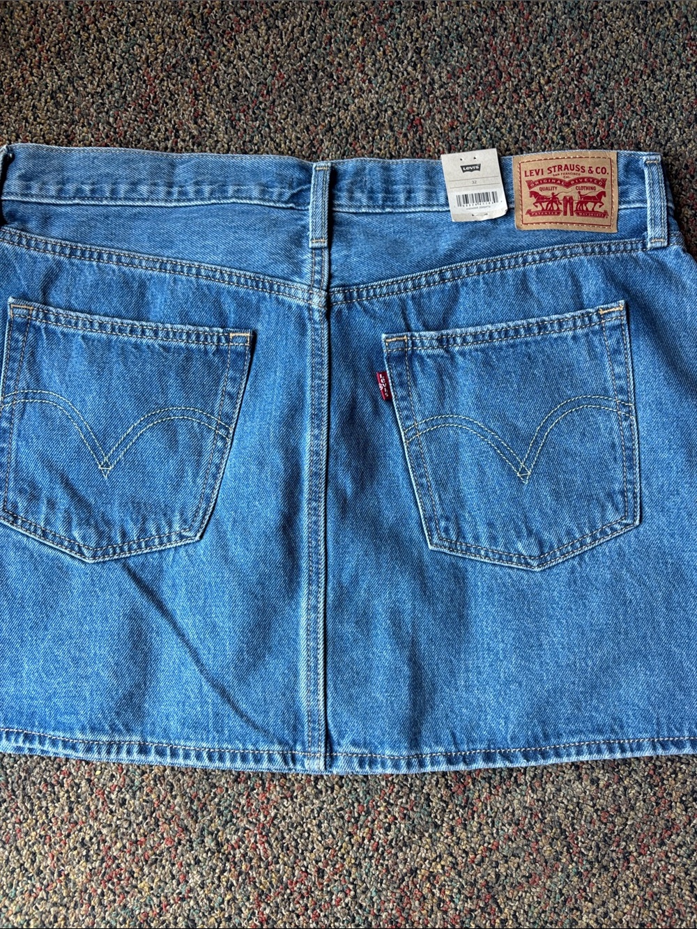 NEW Levi’s Icon Skirt size 32 Womans 12-14